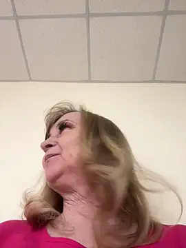 Snapshot of Irina2909@xh chatting on May 1, 2026, 10:31 am Irina2909xh online show from May 1, 2026, 10:31 am