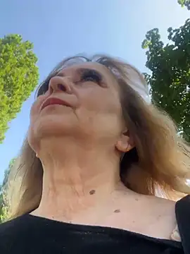 Snapshot of Irina2909@xh chatting on May 19, 2026, 12:23 pm Irina2909xh online show from May 19, 2026, 12:23 pm
