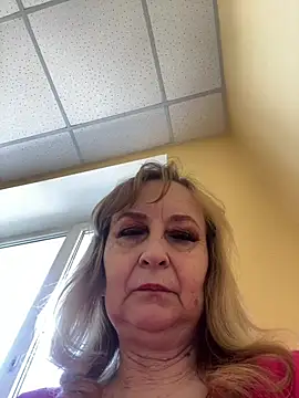 Snapshot of Irina2909@xh chatting on May 7, 2026, 8:39 am Irina2909xh online show from May 7, 2026, 8:39 am