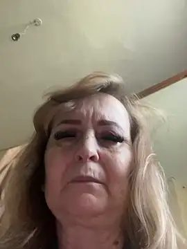 Snapshot of Irina2909@xh chatting on May 16, 2026, 12:04 pm Irina2909xh online show from May 16, 2026, 12:04 pm