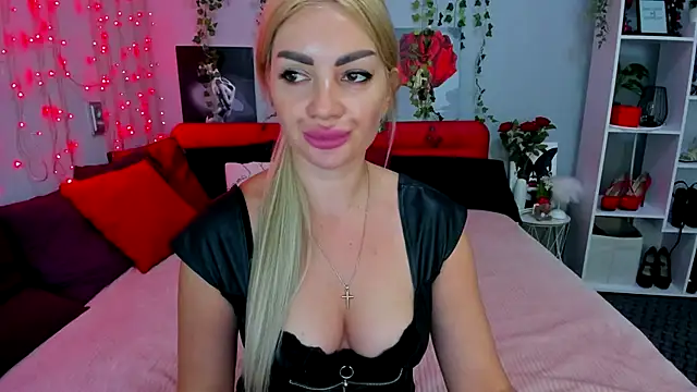 Snapshot of LunaBellucci chatting on September 28, 2025, 7:59 am LunaBellucci online show from September 28, 2025, 7:59 am