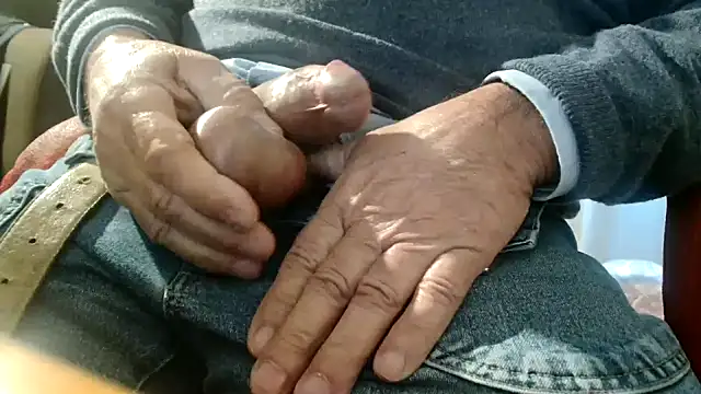 Snapshot of curcuro chatting on March 18, 2025, 4:28 pm curcuro online show from March 18, 2025, 4:28 pm