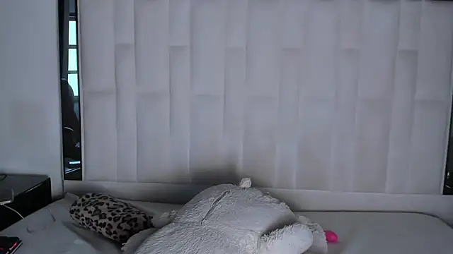 valentina fi online show from November 17, 2025, 1:15 pm