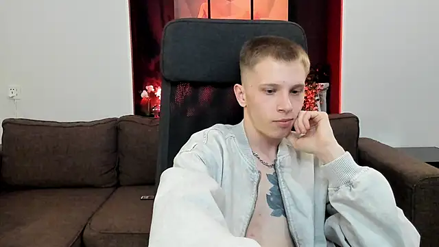 Snapshot of arlekincrop chatting on March 20, 2025, 1:35 am arlekincrop online show from March 20, 2025, 1:35 am