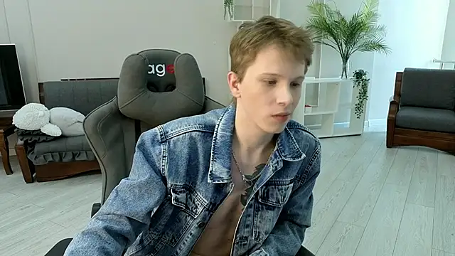 arlekincrop online show from December 19, 2025, 5:43 am