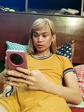 Snapshot of QueenSoreal chatting on June 4, 2026, 4:17 am QueenSoreal online show from June 4, 2026, 4:17 am