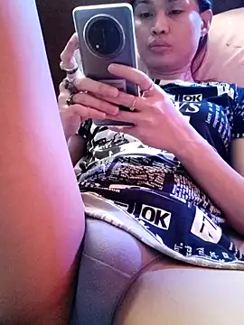 QueenSoreal online show from December 1, 2025, 7:42 am