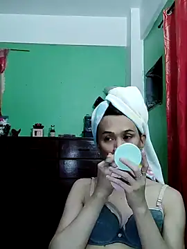 QueenSoreal online show from September 23, 2025, 5:42 pm