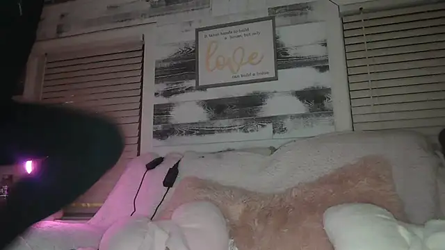 Snapshot of AshleyRain chatting on December 22, 2024, 9:11 am AshleyRain online show from December 22, 2024, 9:11 am