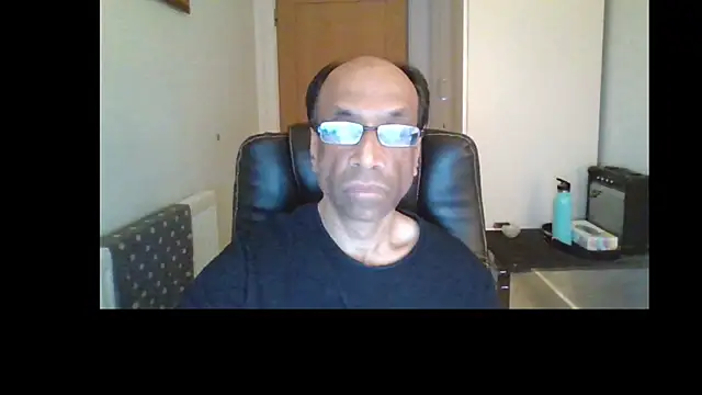 Snapshot of rauncher1 chatting on May 5, 2026, 9:51 pm rauncher1 online show from May 5, 2026, 9:51 pm