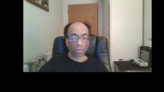 Snapshot of rauncher1 chatting on April 29, 2026, 10:49 pm rauncher1 online show from April 29, 2026, 10:49 pm