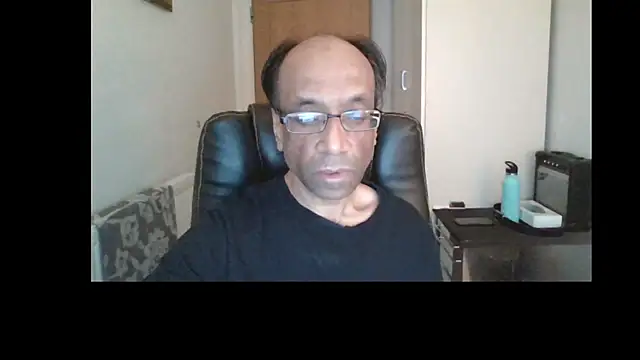Snapshot of rauncher1 chatting on May 27, 2026, 8:54 am rauncher1 online show from May 27, 2026, 8:54 am