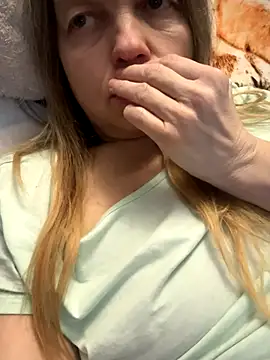 Snapshot of Susanel chatting on December 16, 2025, 2:49 am Susanel online show from December 16, 2025, 2:49 am