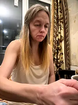 Snapshot of Susanel chatting on November 7, 2025, 10:13 pm Susanel online show from November 7, 2025, 10:13 pm