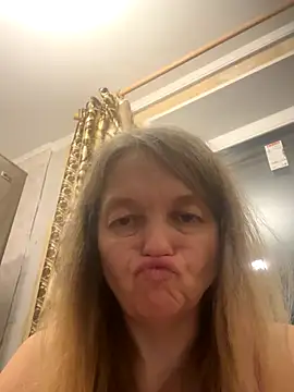 Snapshot of Susanel chatting on November 8, 2025, 9:29 pm Susanel online show from November 8, 2025, 9:29 pm