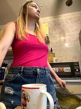 Snapshot of Susanel chatting on November 17, 2025, 12:09 pm Susanel online show from November 17, 2025, 12:09 pm