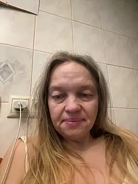 Snapshot of Susanel chatting on December 4, 2025, 12:15 pm Susanel online show from December 4, 2025, 12:15 pm