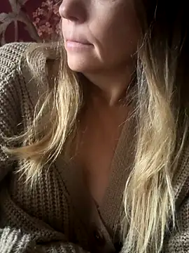 Snapshot of Susanel chatting on November 9, 2025, 10:30 am Susanel online show from November 9, 2025, 10:30 am