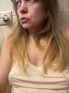 Snapshot of Susanel chatting on December 5, 2025, 11:42 am Susanel online show from December 5, 2025, 11:42 am