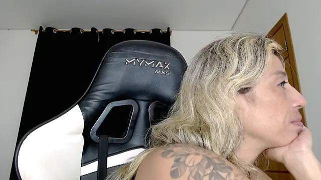 Snapshot of lettylatina@xh chatting on February 24, 2025, 7:09 pm lettylatinaxh online show from February 24, 2025, 7:09 pm