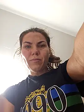 Snapshot of FeliciaKrige chatting on October 6, 2025, 8:20 pm FeliciaKrige online show from October 6, 2025, 8:20 pm