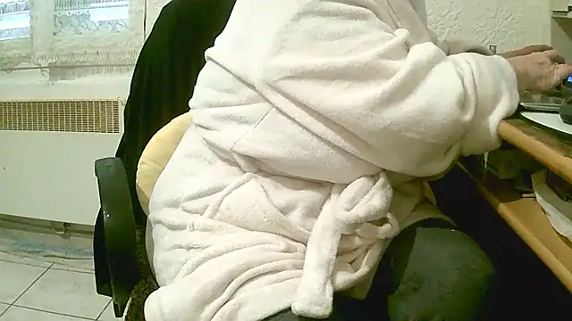 Snapshot of douceur63 chatting on January 9, 2026, 12:23 pm douceur63 online show from January 9, 2026, 12:23 pm