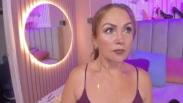 chantall1375 online show from March 11, 2026, 3:33 am