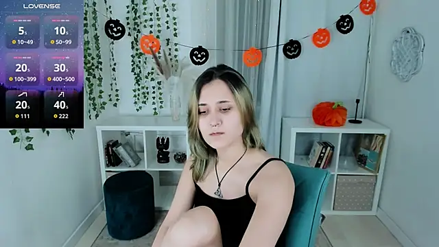 Alexa Lexi  online show from November 1, 2025, 3:50 pm