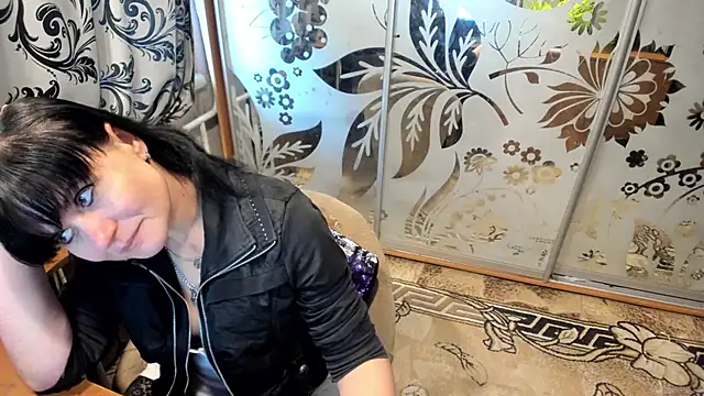 Snapshot of EVILENSA chatting on April 11, 2026, 12:53 pm EVILENSA online show from April 11, 2026, 12:53 pm