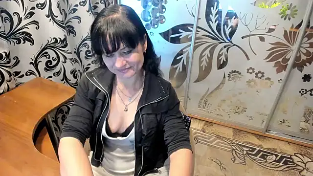Snapshot of EVILENSA chatting on April 15, 2026, 12:32 pm EVILENSA online show from April 15, 2026, 12:32 pm