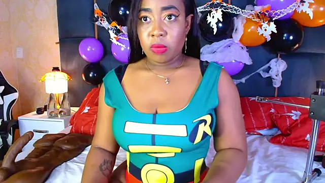 CaseyMoon online show from October 24, 2025, 12:48 pm