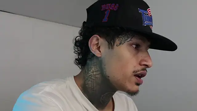 Snapshot of trieone chatting on March 5, 2025, 4:13 am trieone online show from March 5, 2025, 4:13 am