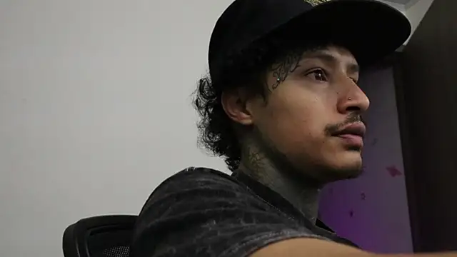 Snapshot of trieone chatting on October 14, 2025, 11:04 pm trieone online show from October 14, 2025, 11:04 pm