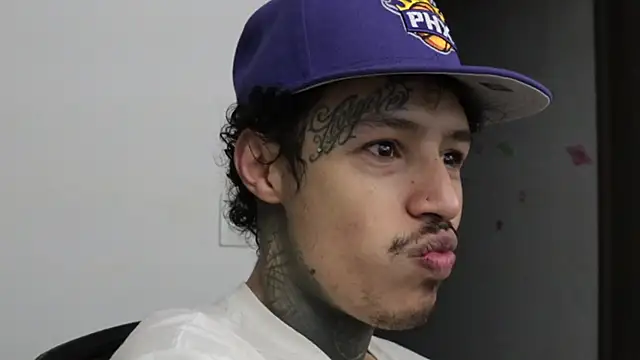 Snapshot of trieone chatting on November 29, 2025, 7:52 am trieone online show from November 29, 2025, 7:52 am