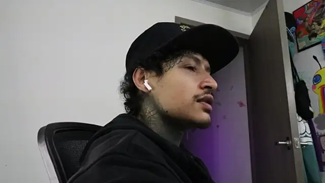 Snapshot of trieone chatting on October 14, 2025, 9:43 am trieone online show from October 14, 2025, 9:43 am