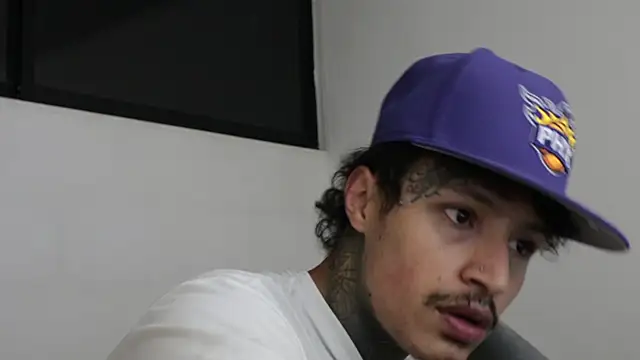 Snapshot of trieone chatting on March 23, 2025, 2:37 am trieone online show from March 23, 2025, 2:37 am