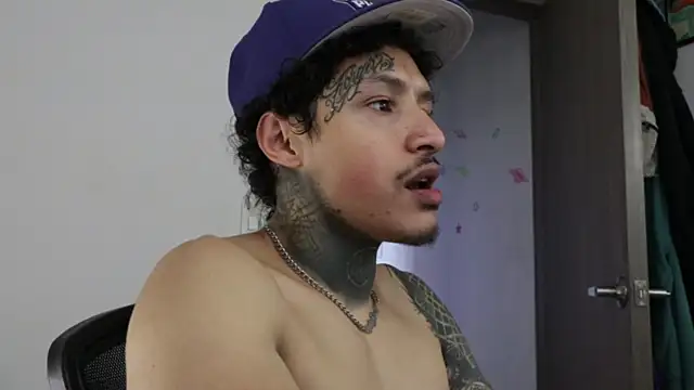 Snapshot of trieone chatting on September 9, 2025, 8:18 pm trieone online show from September 9, 2025, 8:18 pm