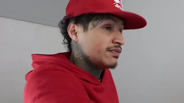 Snapshot of trieone chatting on February 7, 2025, 8:01 am trieone online show from February 7, 2025, 8:01 am