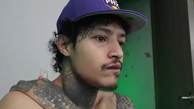 Snapshot of trieone chatting on December 5, 2025, 6:23 am trieone online show from December 5, 2025, 6:23 am