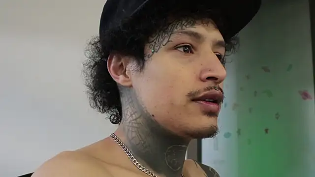 Snapshot of trieone chatting on December 14, 2025, 8:14 pm trieone online show from December 14, 2025, 8:14 pm