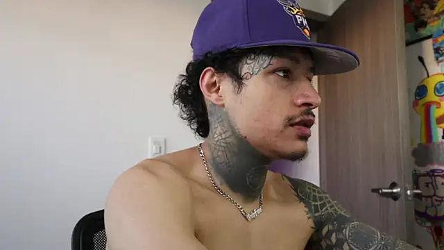 Snapshot of trieone chatting on September 23, 2025, 10:55 am trieone online show from September 23, 2025, 10:55 am