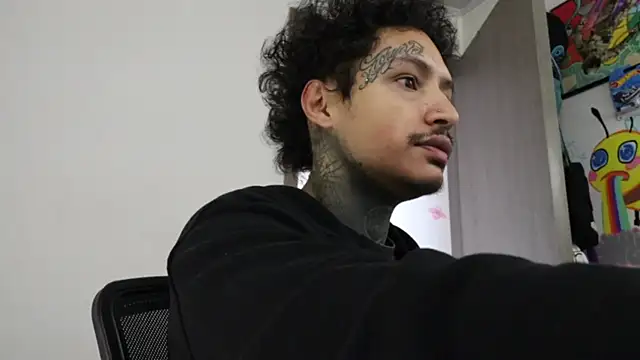 Snapshot of trieone chatting on October 15, 2025, 12:24 pm trieone online show from October 15, 2025, 12:24 pm