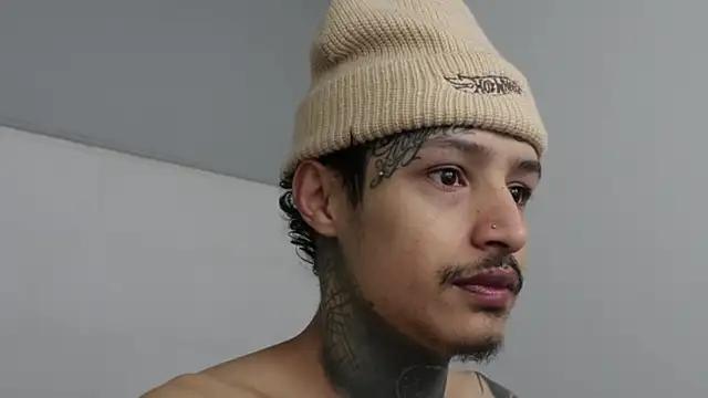 Snapshot of trieone chatting on January 14, 2025, 5:51 am trieone online show from January 14, 2025, 5:51 am