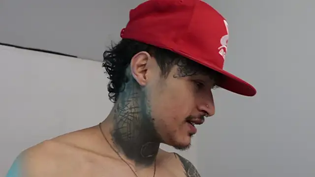 Snapshot of trieone chatting on February 15, 2025, 7:38 am trieone online show from February 15, 2025, 7:38 am