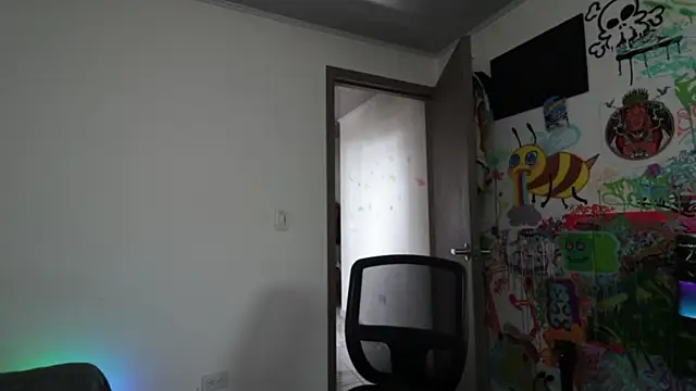 Snapshot of trieone chatting on April 2, 2026, 2:13 pm trieone online show from April 2, 2026, 2:13 pm