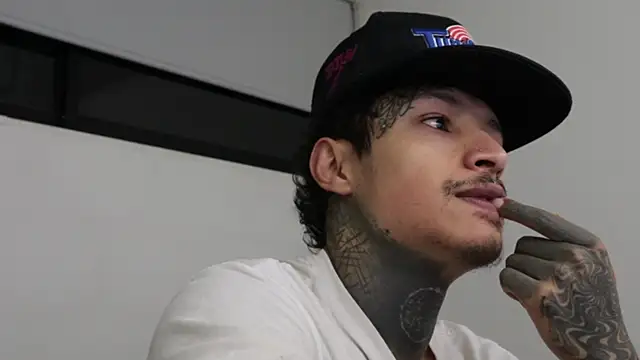 Snapshot of trieone chatting on January 11, 2025, 5:10 am trieone online show from January 11, 2025, 5:10 am