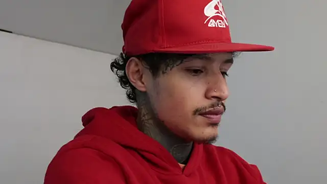 Snapshot of trieone chatting on February 14, 2025, 8:10 am trieone online show from February 14, 2025, 8:10 am