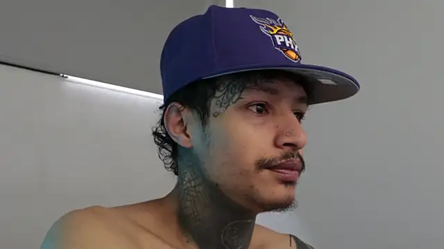 Snapshot of trieone chatting on February 28, 2025, 5:26 pm trieone online show from February 28, 2025, 5:26 pm