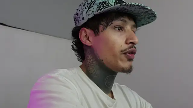 Snapshot of trieone chatting on March 6, 2025, 4:19 am trieone online show from March 6, 2025, 4:19 am