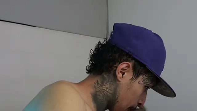 Snapshot of trieone chatting on February 27, 2025, 3:51 am trieone online show from February 27, 2025, 3:51 am